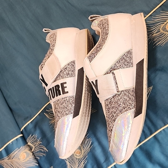 Juicy Couture Sneakers - Picture 2 of 8